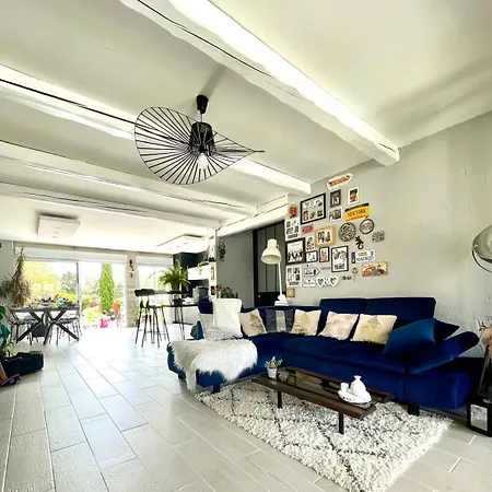 Nyvioni, Proche De La Mer, Avec Piscine Et *