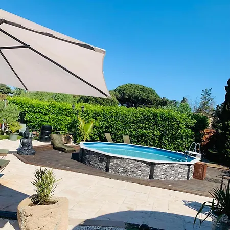 Nyvioni, Proche De La Mer, Avec Piscine Et Hébergement de vacances