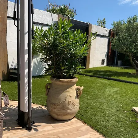 Nyvioni, Proche De La Mer, Avec Piscine Et Ferienhaus *