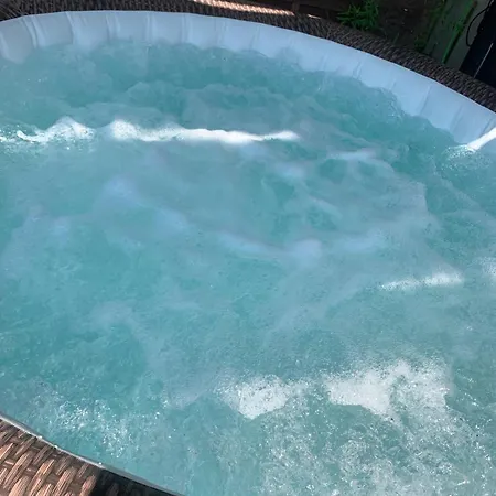 Nyvioni, Proche De La Mer, Avec Piscine Et