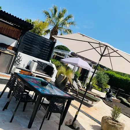 Nyvioni, Proche De La Mer, Avec Piscine Et Holiday home *